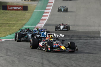 2023-10-22 - 11 PEREZ Sergio (mex), Red Bull Racing RB19, action 63 RUSSELL George (gbr), Mercedes AMG F1 Team W14, action during the 2023 Formula 1 Lenovo United States Grand Prix, 18th round of the 2023 Formula One World Championship from October 20 to 22, 2023 on the Circuit of The Americas, in Austin, USA - F1 - US GRAND PRIX 2023 - FORMULA 1 - MOTORS