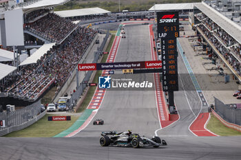 2023-10-22 - 44 HAMILTON Lewis (gbr), Mercedes AMG F1 Team W14, action spectators, fans during the 2023 Formula 1 Lenovo United States Grand Prix, 18th round of the 2023 Formula One World Championship from October 20 to 22, 2023 on the Circuit of The Americas, in Austin, USA - F1 - US GRAND PRIX 2023 - FORMULA 1 - MOTORS