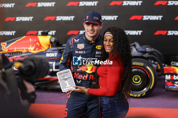 2023-10-22 - VERSTAPPEN Max (ned), Red Bull Racing RB19, portrait sprint race Sha'Carri Richardson, athlete portrait during the 2023 Formula 1 Lenovo United States Grand Prix, 18th round of the 2023 Formula One World Championship from October 20 to 22, 2023 on the Circuit of The Americas, in Austin, USA - F1 - US GRAND PRIX 2023 - FORMULA 1 - MOTORS