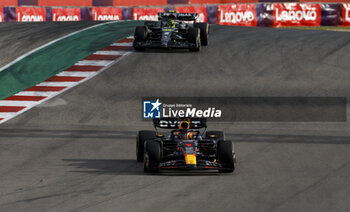 2023-10-22 - 01 VERSTAPPEN Max (nld), Red Bull Racing RB19, action 44 HAMILTON Lewis (gbr), Mercedes AMG F1 Team W14, action during the 2023 Formula 1 Lenovo United States Grand Prix, 18th round of the 2023 Formula One World Championship from October 20 to 22, 2023 on the Circuit of The Americas, in Austin, USA - F1 - US GRAND PRIX 2023 - FORMULA 1 - MOTORS