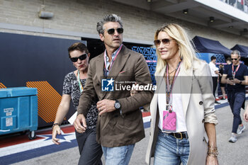 2023-10-22 - Patrick Galen Dempsey and Jillian Fink portrait during the 2023 Formula 1 Lenovo United States Grand Prix, 18th round of the 2023 Formula One World Championship from October 20 to 22, 2023 on the Circuit of The Americas, in Austin, USA - F1 - US GRAND PRIX 2023 - RACE - FORMULA 1 - MOTORS
