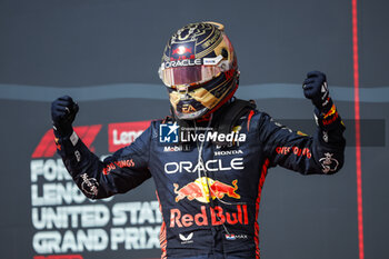 2023-10-22 - VERSTAPPEN Max (ned), Red Bull Racing RB19, portrait celebration victory during the 2023 Formula 1 Lenovo United States Grand Prix, 18th round of the 2023 Formula One World Championship from October 20 to 22, 2023 on the Circuit of The Americas, in Austin, USA - F1 - US GRAND PRIX 2023 - RACE - FORMULA 1 - MOTORS
