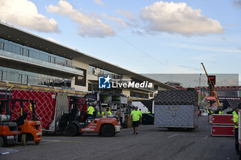2023-10-22 - F1 teams air containers packages during the 2023 Formula 1 Lenovo United States Grand Prix, 18th round of the 2023 Formula One World Championship from October 20 to 22, 2023 on the Circuit of The Americas, in Austin, USA - F1 - US GRAND PRIX 2023 - RACE - FORMULA 1 - MOTORS