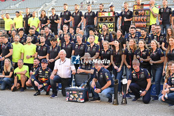 2023-10-22 - NEWEY Adrian (gbr), Chief Technical Officer of Red Bull Racing, portrait MARKO Helmut (aut), Drivers’ Manager of Red Bull Racing, portrait HORNER Christian (gbr), Team Principal of Red Bull Racing, portrait WHEATLEY Jonathan (gbr), Team Manager of Red Bull Racing, portrait VERSTAPPEN Max (ned), Red Bull Racing RB19, portrait during the 2023 Formula 1 Lenovo United States Grand Prix, 18th round of the 2023 Formula One World Championship from October 20 to 22, 2023 on the Circuit of The Americas, in Austin, USA - F1 - US GRAND PRIX 2023 - RACE - FORMULA 1 - MOTORS