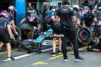 2023-10-26 - Alpine F1 Team A523, mechanical detail pitstop training during the 2023 Formula 1 Grand Premio de la Ciudad de Mexico, 19th round of the 2023 Formula One World Championship from October 27 to 29, 2023 on the Autodromo Hermanos Rodriguez, in Mexico City, Mexico - F1 - MEXICO CITY GRAND PRIX 2023 - FORMULA 1 - MOTORS