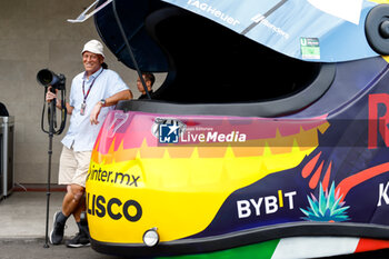2023-10-26 - Peter Van Egmond photographer during the 2023 Formula 1 Grand Premio de la Ciudad de Mexico, 19th round of the 2023 Formula One World Championship from October 27 to 29, 2023 on the Autodromo Hermanos Rodriguez, in Mexico City, Mexico - F1 - MEXICO CITY GRAND PRIX 2023 - FORMULA 1 - MOTORS