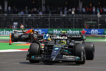 2023-10-27 - 44 HAMILTON Lewis (gbr), Mercedes AMG F1 Team W14, 01 VERSTAPPEN Max (nld), Red Bull Racing RB19, action during the 2023 Formula 1 Grand Premio de la Ciudad de Mexico, 19th round of the 2023 Formula One World Championship from October 27 to 29, 2023 on the Autodromo Hermanos Rodriguez, in Mexico City, Mexico - F1 - MEXICO CITY GRAND PRIX 2023 - FORMULA 1 - MOTORS