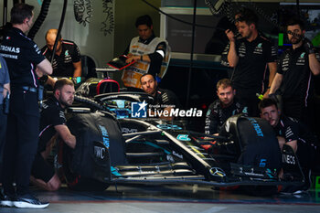 2023-10-28 - 63 RUSSELL George (gbr), Mercedes AMG F1 Team W14, action garage, box, during the 2023 Formula 1 Grand Premio de la Ciudad de Mexico, 19th round of the 2023 Formula One World Championship from October 27 to 29, 2023 on the Autodromo Hermanos Rodriguez, in Mexico City, Mexico - F1 - MEXICO CITY GRAND PRIX 2023 - FORMULA 1 - MOTORS