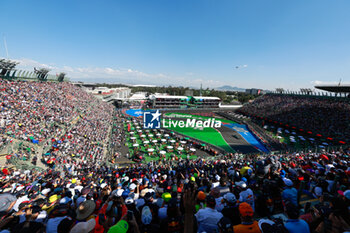 2023-10-28 - Fans in the Foro Sol grandstand during the 2023 Formula 1 Grand Premio de la Ciudad de Mexico, 19th round of the 2023 Formula One World Championship from October 27 to 29, 2023 on the Autodromo Hermanos Rodriguez, in Mexico City, Mexico - F1 - MEXICO CITY GRAND PRIX 2023 - FORMULA 1 - MOTORS