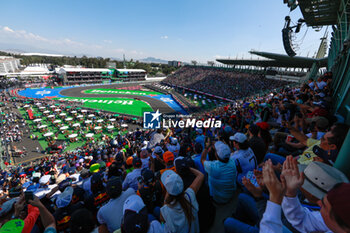 2023-10-28 - Fans in the Foro Sol grandstand watching PEREZ Sergio (mex), Red Bull Racing RB19, during the 2023 Formula 1 Grand Premio de la Ciudad de Mexico, 19th round of the 2023 Formula One World Championship from October 27 to 29, 2023 on the Autodromo Hermanos Rodriguez, in Mexico City, Mexico - F1 - MEXICO CITY GRAND PRIX 2023 - FORMULA 1 - MOTORS