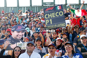 2023-10-28 - Fans in the grandstands during the 2023 Formula 1 Grand Premio de la Ciudad de Mexico, 19th round of the 2023 Formula One World Championship from October 27 to 29, 2023 on the Autodromo Hermanos Rodriguez, in Mexico City, Mexico - F1 - MEXICO CITY GRAND PRIX 2023 - FORMULA 1 - MOTORS