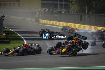 2023-10-29 - 11 PEREZ Sergio (mex), Red Bull Racing RB19, action, start of the race, depart, crash, accident, during the 2023 Formula 1 Grand Premio de la Ciudad de Mexico, 19th round of the 2023 Formula One World Championship from October 27 to 29, 2023 on the Autodromo Hermanos Rodriguez, in Mexico City, Mexico - F1 - MEXICO CITY GRAND PRIX 2023 - RACE - FORMULA 1 - MOTORS