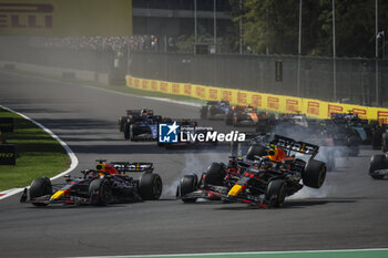 2023-10-29 - 11 PEREZ Sergio (mex), Red Bull Racing RB19, action, start of the race, depart, crash, accident, during the 2023 Formula 1 Grand Premio de la Ciudad de Mexico, 19th round of the 2023 Formula One World Championship from October 27 to 29, 2023 on the Autodromo Hermanos Rodriguez, in Mexico City, Mexico - F1 - MEXICO CITY GRAND PRIX 2023 - RACE - FORMULA 1 - MOTORS