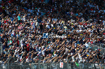 2023-10-29 - Fans in the grandstands during the 2023 Formula 1 Grand Premio de la Ciudad de Mexico, 19th round of the 2023 Formula One World Championship from October 27 to 29, 2023 on the Autodromo Hermanos Rodriguez, in Mexico City, Mexico - F1 - MEXICO CITY GRAND PRIX 2023 - RACE - FORMULA 1 - MOTORS
