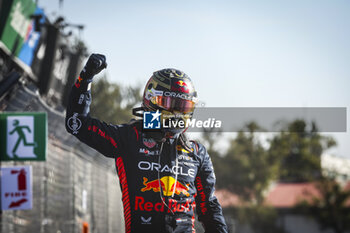 2023-10-30 - VERSTAPPEN Max (ned), Red Bull Racing RB19, portrait, celebrating his win during the 2023 Formula 1 Grand Premio de la Ciudad de Mexico, 19th round of the 2023 Formula One World Championship from October 27 to 29, 2023 on the Autodromo Hermanos Rodriguez, in Mexico City, Mexico - F1 - MEXICO CITY GRAND PRIX 2023 - RACE - FORMULA 1 - MOTORS