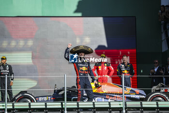 2023-10-30 - VERSTAPPEN Max (ned), Red Bull Racing RB19, podium, portrait during the 2023 Formula 1 Grand Premio de la Ciudad de Mexico, 19th round of the 2023 Formula One World Championship from October 27 to 29, 2023 on the Autodromo Hermanos Rodriguez, in Mexico City, Mexico - F1 - MEXICO CITY GRAND PRIX 2023 - RACE - FORMULA 1 - MOTORS