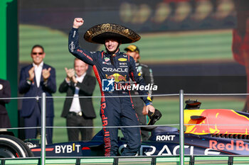 2023-10-30 - VERSTAPPEN Max (ned), Red Bull Racing RB19, portrait podium during the 2023 Formula 1 Grand Premio de la Ciudad de Mexico, 19th round of the 2023 Formula One World Championship from October 27 to 29, 2023 on the Autodromo Hermanos Rodriguez, in Mexico City, Mexico - F1 - MEXICO CITY GRAND PRIX 2023 - RACE - FORMULA 1 - MOTORS