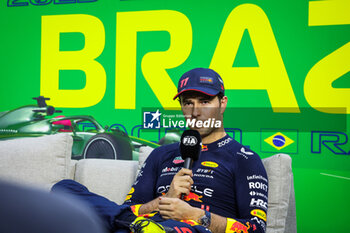 2023-11-04 - PEREZ Sergio (mex), Red Bull Racing RB19, portrait during the 2023 Formula 1 Rolex Grande Premio de Sao Paulo, 20th round of the 2023 Formula One World Championship from November 3 to 5, 2023 on the Autodromo José Carlos Pace, in Sao Paulo, Brazil - F1 - SAO PAULO GRAND PRIX 2023 - FORMULA 1 - MOTORS