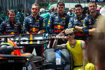 2023-11-05 - Colson Baker, Machine Gun Kelly, on the starting grid with Red Bull Racing, during the 2023 Formula 1 Rolex Grande Premio de Sao Paulo, 20th round of the 2023 Formula One World Championship from November 3 to 5, 2023 on the Autodromo José Carlos Pace, in Sao Paulo, Brazil - F1 - SAO PAULO GRAND PRIX 2023 - RACE - FORMULA 1 - MOTORS