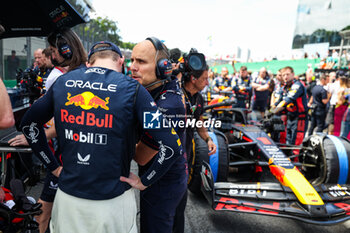 2023-11-05 - LAMBIASE Gianpiero, Race Engineer of Max Verstappen, with VERSTAPPEN Max (ned), Red Bull Racing RB19, portrait during the 2023 Formula 1 Rolex Grande Premio de Sao Paulo, 20th round of the 2023 Formula One World Championship from November 3 to 5, 2023 on the Autodromo José Carlos Pace, in Sao Paulo, Brazil - F1 - SAO PAULO GRAND PRIX 2023 - RACE - FORMULA 1 - MOTORS