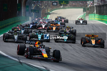 2023-11-05 - Start of the race: 01 VERSTAPPEN Max (nld), Red Bull Racing RB19, 04 NORRIS Lando (gbr), McLaren F1 Team MCL60, 14 ALONSO Fernando (spa), Aston Martin F1 Team AMR23, 18 STROLL Lance (can), Aston Martin F1 Team AMR23, 44 HAMILTON Lewis (gbr), Mercedes AMG F1 Team W14, action during the 2023 Formula 1 Rolex Grande Premio de Sao Paulo, 20th round of the 2023 Formula One World Championship from November 3 to 5, 2023 on the Autodromo José Carlos Pace, in Sao Paulo, Brazil - F1 - SAO PAULO GRAND PRIX 2023 - RACE - FORMULA 1 - MOTORS
