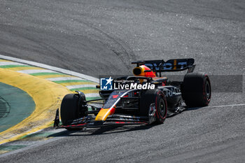 2023-11-05 - 01 VERSTAPPEN Max (nld), Red Bull Racing RB19, action during the 2023 Formula 1 Rolex Grande Premio de Sao Paulo, 20th round of the 2023 Formula One World Championship from November 3 to 5, 2023 on the Autodromo José Carlos Pace, in Sao Paulo, Brazil - F1 - SAO PAULO GRAND PRIX 2023 - RACE - FORMULA 1 - MOTORS