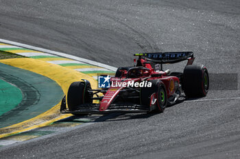 2023-11-05 - 55 SAINZ Carlos (spa), Scuderia Ferrari SF-23, action during the 2023 Formula 1 Rolex Grande Premio de Sao Paulo, 20th round of the 2023 Formula One World Championship from November 3 to 5, 2023 on the Autodromo José Carlos Pace, in Sao Paulo, Brazil - F1 - SAO PAULO GRAND PRIX 2023 - RACE - FORMULA 1 - MOTORS