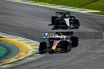 2023-11-05 - 11 PEREZ Sergio (mex), Red Bull Racing RB19, 22 TSUNODA Yuki (jap), Scuderia AlphaTauri AT04, action during the 2023 Formula 1 Rolex Grande Premio de Sao Paulo, 20th round of the 2023 Formula One World Championship from November 3 to 5, 2023 on the Autodromo José Carlos Pace, in Sao Paulo, Brazil - F1 - SAO PAULO GRAND PRIX 2023 - RACE - FORMULA 1 - MOTORS