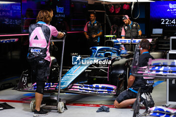 2023-11-16 - 10 GASLY Pierre (fra), Alpine F1 Team A523, garage, box, during the 2023 Formula 1 Heineken Silver Las Vegas Grand Prix, 21th round of the 2023 Formula One World Championship from November 17 to 19, 2023 on the Las Vegas Strip Circuit, in Las Vegas, USA - F1 - LAS VEGAS GRAND PRIX 2023 - FORMULA 1 - MOTORS