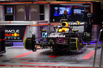 2023-11-16 - 01 VERSTAPPEN Max (nld), Red Bull Racing RB19, garage, box, during the 2023 Formula 1 Heineken Silver Las Vegas Grand Prix, 21th round of the 2023 Formula One World Championship from November 17 to 19, 2023 on the Las Vegas Strip Circuit, in Las Vegas, USA - F1 - LAS VEGAS GRAND PRIX 2023 - FORMULA 1 - MOTORS