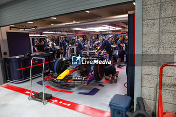 17/11/2023 - VERSTAPPEN Max (ned), Red Bull Racing RB19, portrait, box during the 2023 Formula 1 Heineken Silver Las Vegas Grand Prix, 21th round of the 2023 Formula One World Championship from November 17 to 19, 2023 on the Las Vegas Strip Circuit, in Las Vegas, USA - F1 - LAS VEGAS GRAND PRIX 2023 - FORMULA 1 - MOTORI