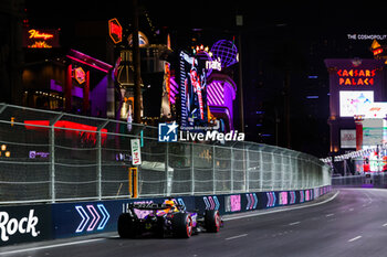 2023-11-17 - 01 VERSTAPPEN Max (nld), Red Bull Racing RB19, action during the 2023 Formula 1 Heineken Silver Las Vegas Grand Prix, 21th round of the 2023 Formula One World Championship from November 17 to 19, 2023 on the Las Vegas Strip Circuit, in Las Vegas, USA - F1 - LAS VEGAS GRAND PRIX 2023 - FORMULA 1 - MOTORS