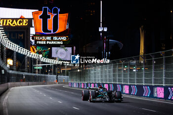 17/11/2023 - 63 RUSSELL George (gbr), Mercedes AMG F1 Team W14, action during the 2023 Formula 1 Heineken Silver Las Vegas Grand Prix, 21th round of the 2023 Formula One World Championship from November 17 to 19, 2023 on the Las Vegas Strip Circuit, in Las Vegas, USA - F1 - LAS VEGAS GRAND PRIX 2023 - FORMULA 1 - MOTORI