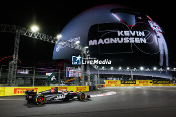 2023-11-18 - 20 MAGNUSSEN Kevin (den), Haas F1 Team VF-23 Ferrari, action in front of the sphere during the 2023 Formula 1 Heineken Silver Las Vegas Grand Prix, 21th round of the 2023 Formula One World Championship from November 17 to 19, 2023 on the Las Vegas Strip Circuit, in Las Vegas, USA - F1 - LAS VEGAS GRAND PRIX 2023 - FORMULA 1 - MOTORS