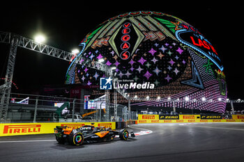 2023-11-18 - 81 PIASTRI Oscar (aus), McLaren F1 Team MCL60, action during in front of the sphere the 2023 Formula 1 Heineken Silver Las Vegas Grand Prix, 21th round of the 2023 Formula One World Championship from November 17 to 19, 2023 on the Las Vegas Strip Circuit, in Las Vegas, USA - F1 - LAS VEGAS GRAND PRIX 2023 - FORMULA 1 - MOTORS