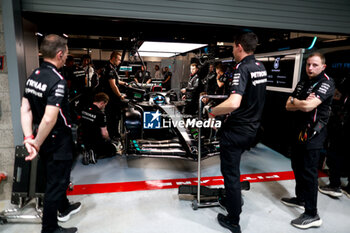 2023-11-18 - 63 RUSSELL George (gbr), Mercedes AMG F1 Team W14, garage, box, during the 2023 Formula 1 Heineken Silver Las Vegas Grand Prix, 21th round of the 2023 Formula One World Championship from November 17 to 19, 2023 on the Las Vegas Strip Circuit, in Las Vegas, USA - F1 - LAS VEGAS GRAND PRIX 2023 - FORMULA 1 - MOTORS