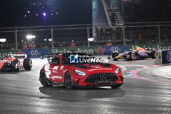 2023-11-18 - safety car, during the 2023 Formula 1 Heineken Silver Las Vegas Grand Prix, 21th round of the 2023 Formula One World Championship from November 17 to 19, 2023 on the Las Vegas Strip Circuit, in Las Vegas, USA - F1 - LAS VEGAS GRAND PRIX 2023 - RACE - FORMULA 1 - MOTORS