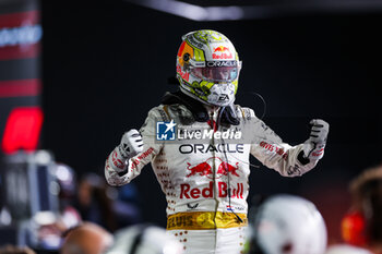 2023-11-19 - VERSTAPPEN Max (ned), Red Bull Racing RB19, portrait celebration win during the 2023 Formula 1 Heineken Silver Las Vegas Grand Prix, 21th round of the 2023 Formula One World Championship from November 17 to 19, 2023 on the Las Vegas Strip Circuit, in Las Vegas, USA - F1 - LAS VEGAS GRAND PRIX 2023 - RACE - FORMULA 1 - MOTORS