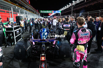 2023-11-19 - 10 GASLY Pierre (fra), Alpine F1 Team A523, starting grid during the 2023 Formula 1 Heineken Silver Las Vegas Grand Prix, 21th round of the 2023 Formula One World Championship from November 17 to 19, 2023 on the Las Vegas Strip Circuit, in Las Vegas, USA - F1 - LAS VEGAS GRAND PRIX 2023 - RACE - FORMULA 1 - MOTORS