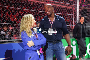 2023-11-19 - Kylie Minogue, singer, Terry Crews, actor, portrait during the 2023 Formula 1 Heineken Silver Las Vegas Grand Prix, 21th round of the 2023 Formula One World Championship from November 17 to 19, 2023 on the Las Vegas Strip Circuit, in Las Vegas, USA - F1 - LAS VEGAS GRAND PRIX 2023 - RACE - FORMULA 1 - MOTORS
