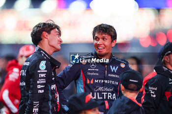 2023-11-19 - RUSSELL George (gbr), Mercedes AMG F1 Team W14, ALBON Alexander (tha), Williams Racing FW45, portrait during the 2023 Formula 1 Heineken Silver Las Vegas Grand Prix, 21th round of the 2023 Formula One World Championship from November 17 to 19, 2023 on the Las Vegas Strip Circuit, in Las Vegas, USA - F1 - LAS VEGAS GRAND PRIX 2023 - RACE - FORMULA 1 - MOTORS