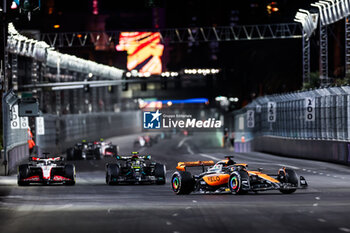 2023-11-19 - 81 PIASTRI Oscar (aus), McLaren F1 Team MCL60, action during the 2023 Formula 1 Heineken Silver Las Vegas Grand Prix, 21th round of the 2023 Formula One World Championship from November 17 to 19, 2023 on the Las Vegas Strip Circuit, in Las Vegas, USA - F1 - LAS VEGAS GRAND PRIX 2023 - RACE - FORMULA 1 - MOTORS