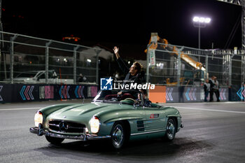 2023-11-19 - RUSSELL George (gbr), Mercedes AMG F1 Team W14, portrait, Mercedes 300SL during the 2023 Formula 1 Heineken Silver Las Vegas Grand Prix, 21th round of the 2023 Formula One World Championship from November 17 to 19, 2023 on the Las Vegas Strip Circuit, in Las Vegas, USA - F1 - LAS VEGAS GRAND PRIX 2023 - RACE - FORMULA 1 - MOTORS