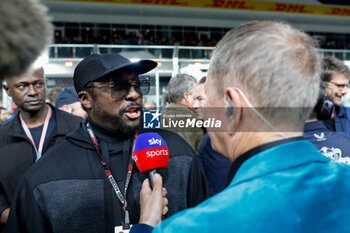 2023-11-19 - starting grid Singer Will.i.am aka William James Adams Jr, will i am, portrait during the 2023 Formula 1 Heineken Silver Las Vegas Grand Prix, 21th round of the 2023 Formula One World Championship from November 17 to 19, 2023 on the Las Vegas Strip Circuit, in Las Vegas, USA - F1 - LAS VEGAS GRAND PRIX 2023 - RACE - FORMULA 1 - MOTORS