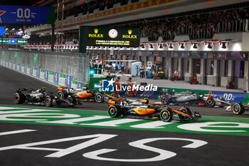 2023-11-19 - 04 NORRIS Lando (gbr), McLaren F1 Team MCL60, action during the 2023 Formula 1 Heineken Silver Las Vegas Grand Prix, 21th round of the 2023 Formula One World Championship from November 17 to 19, 2023 on the Las Vegas Strip Circuit, in Las Vegas, USA - F1 - LAS VEGAS GRAND PRIX 2023 - RACE - FORMULA 1 - MOTORS