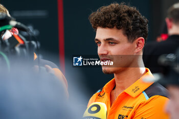 2023-11-23 - NORRIS Lando (gbr), McLaren F1 Team MCL60, portrait during the 2023 Formula 1 Etihad Airways Abu Dhabi Grand Prix, 22th round of the 2023 Formula One World Championship from November 24 to 26, 2023 on the Yas Marina Circuit, in Abu Dhabi - F1 - ABU DHABI GRAND PRIX 2023 - FORMULA 1 - MOTORS