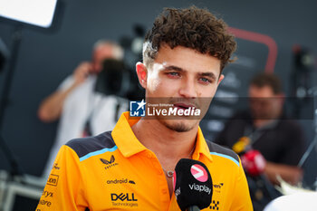 2023-11-23 - NORRIS Lando (gbr), McLaren F1 Team MCL60, portrait during the 2023 Formula 1 Etihad Airways Abu Dhabi Grand Prix, 22th round of the 2023 Formula One World Championship from November 24 to 26, 2023 on the Yas Marina Circuit, in Abu Dhabi - F1 - ABU DHABI GRAND PRIX 2023 - FORMULA 1 - MOTORS