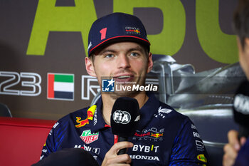 2023-11-23 - VERSTAPPEN Max (ned), Red Bull Racing RB19, portrait during the 2023 Formula 1 Etihad Airways Abu Dhabi Grand Prix, 22th round of the 2023 Formula One World Championship from November 24 to 26, 2023 on the Yas Marina Circuit, in Abu Dhabi - F1 - ABU DHABI GRAND PRIX 2023 - FORMULA 1 - MOTORS