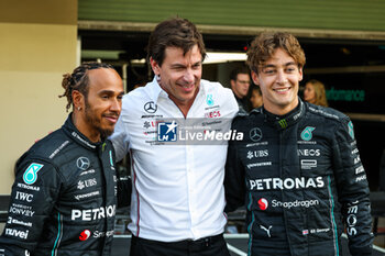 2023-11-23 - WOLFF Toto (aut), Team Principal & CEO of Mercedes AMG F1 Team, HAMILTON Lewis (gbr), Mercedes AMG F1 Team W14, RUSSELL George (gbr), Mercedes AMG F1 Team W14, portrait during the 2023 Formula 1 Etihad Airways Abu Dhabi Grand Prix, 22th round of the 2023 Formula One World Championship from November 24 to 26, 2023 on the Yas Marina Circuit, in Abu Dhabi - F1 - ABU DHABI GRAND PRIX 2023 - FORMULA 1 - MOTORS