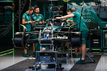 2023-11-23 - Aston Martin F1 Team AMR23, mechanical detail and mechanics during the 2023 Formula 1 Etihad Airways Abu Dhabi Grand Prix, 22th round of the 2023 Formula One World Championship from November 24 to 26, 2023 on the Yas Marina Circuit, in Abu Dhabi - F1 - ABU DHABI GRAND PRIX 2023 - FORMULA 1 - MOTORS